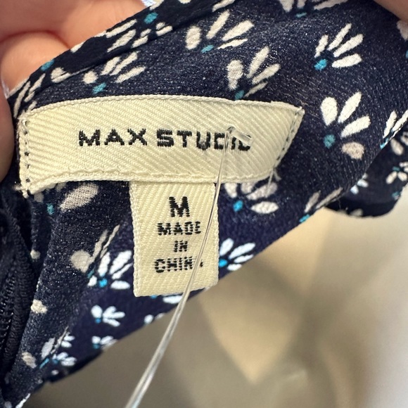 MAX STUDIO Jumpsuit Navy blue & tiny white flowers. Sleeveless, V neck with belt - Picture 3 of 6